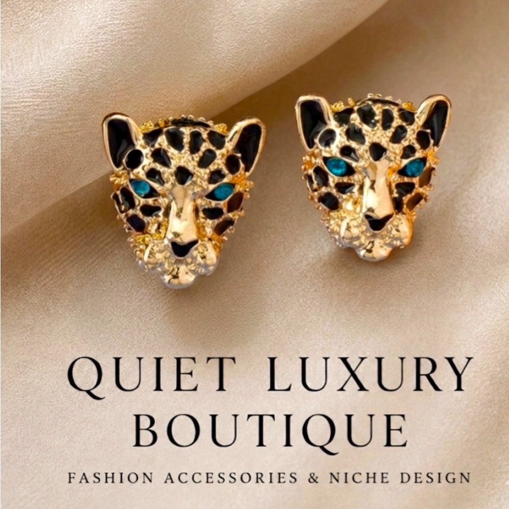 ✨NEW Gold Leopard Head Stud hypoallergenic Earrings with Teal Eyes